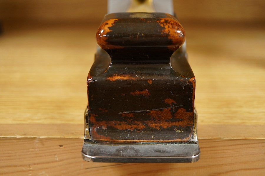 A Norris A1 adjustable steel 14 1/2” panel plane, stamped with Norris, London to both the brass lever cap and the iron, with rosewood infill